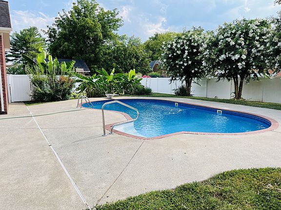 4th image of 1542 Kensington Dr