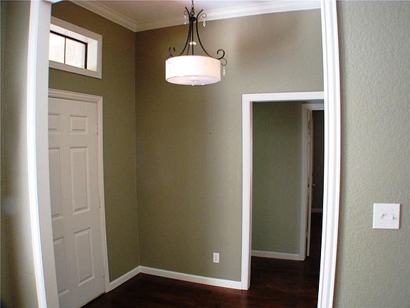5th image of 1009 Chapel Dr