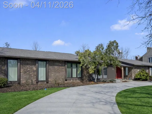 4033 E Hanover Ct, West Bloomfield, MI 48323