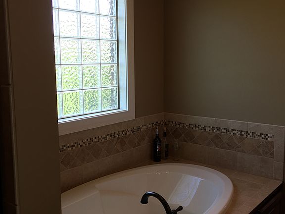 Soaker tub in master bath. 