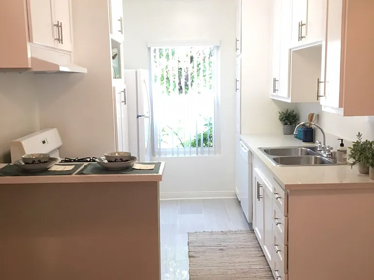 Magnolia Apartments - Your Sherman Oaks Retreat! — Photo 7