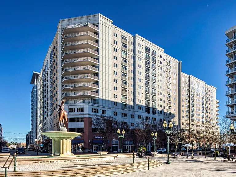 Find yourself in the heart of Virginia Beach Town Center in a refreshed living space - Cosmo 2.0 is waiting for you...don't wait to find your new address here!