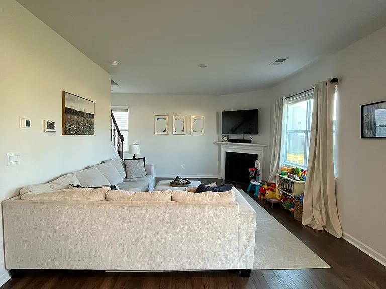 405 Arkwright Ln — Photo 10