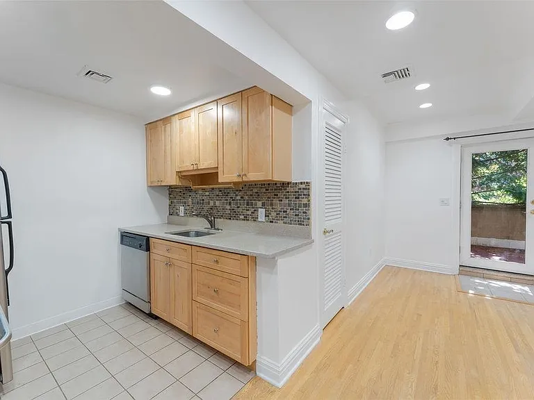 135 Garden St #4 — Photo 8