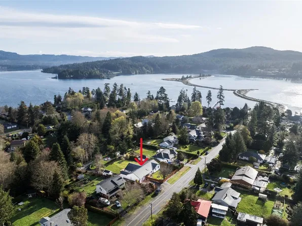 1563 Whiffin Spit Rd, Sooke, BC V9Z 0T4