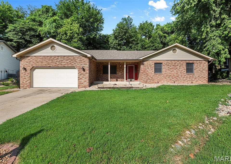 1st image of 8 Oak Leaf Cir