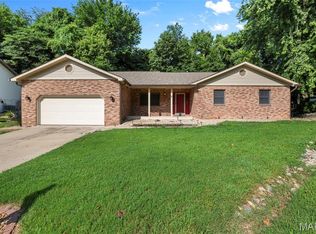 8 Oak Leaf Cir, Collinsville, IL 62234
