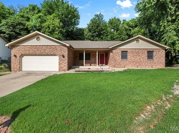 8 Oak Leaf Cir, Collinsville, IL 62234