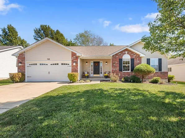 768 Pecan Hill Dr, Saint Charles, MO 63304
