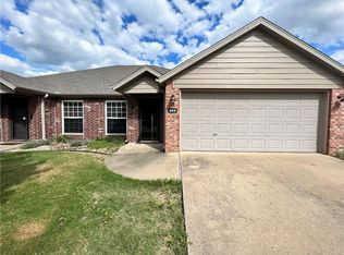 866 Oakwood Ct, Centerton, AR 72719