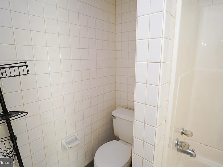 202 E Grove St #A — Photo 25