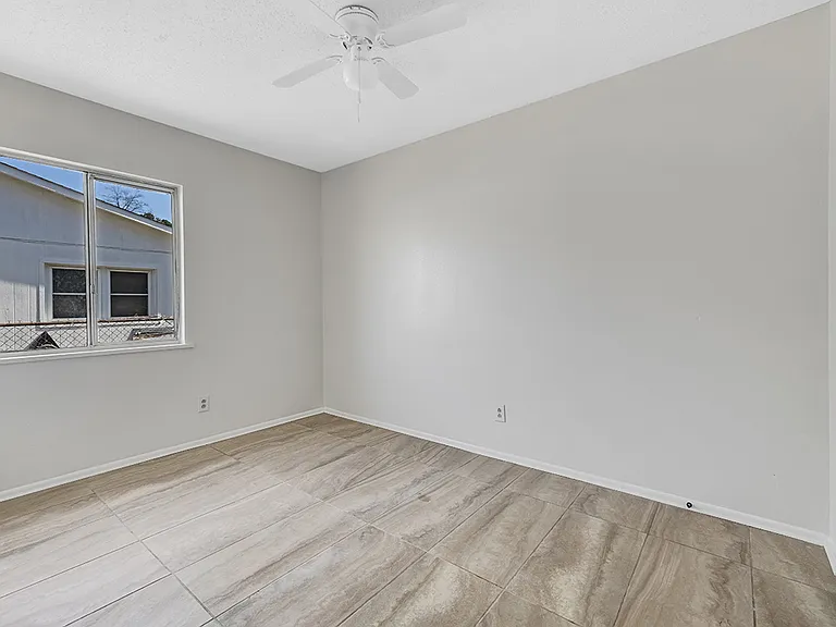 2405 Mamie Dr — Photo 7