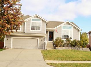 524 E Hawthorn St, Gardner, KS 66030