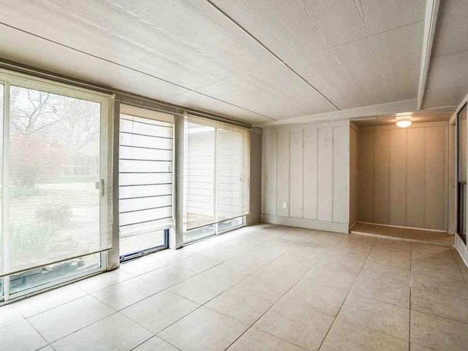 1st image of 2425 Maverick Dr #1