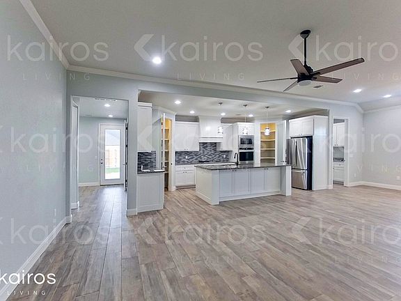 3rd image of 2700 Knoll Dr