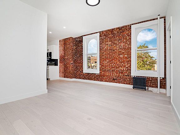 4th image of 90 Bedford St APT 5A