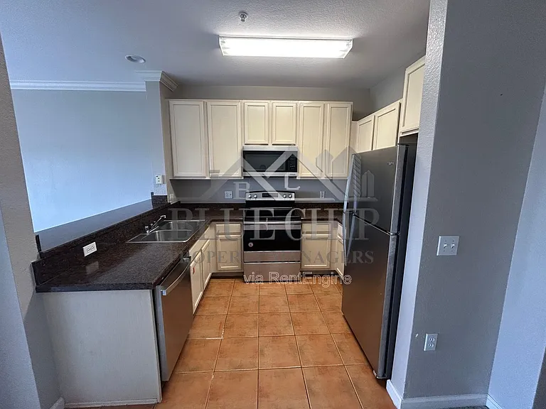 302 Avalon Rd #302 — Photo 6