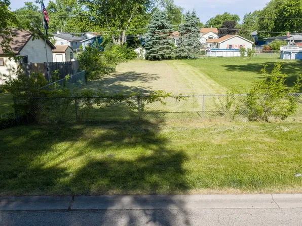 1414 N Pleasant Dr, Round Lake Beach, IL 60073