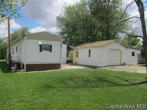 201 West St, Woodson, IL 62695