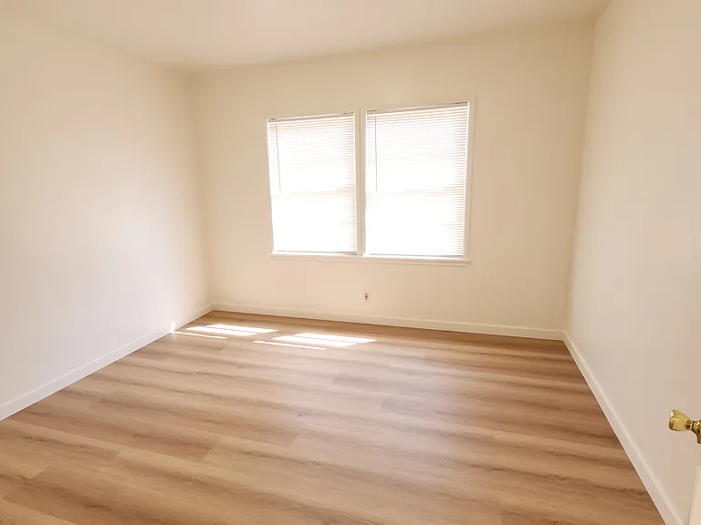 1030 Spazier Ave #1 — Photo 9