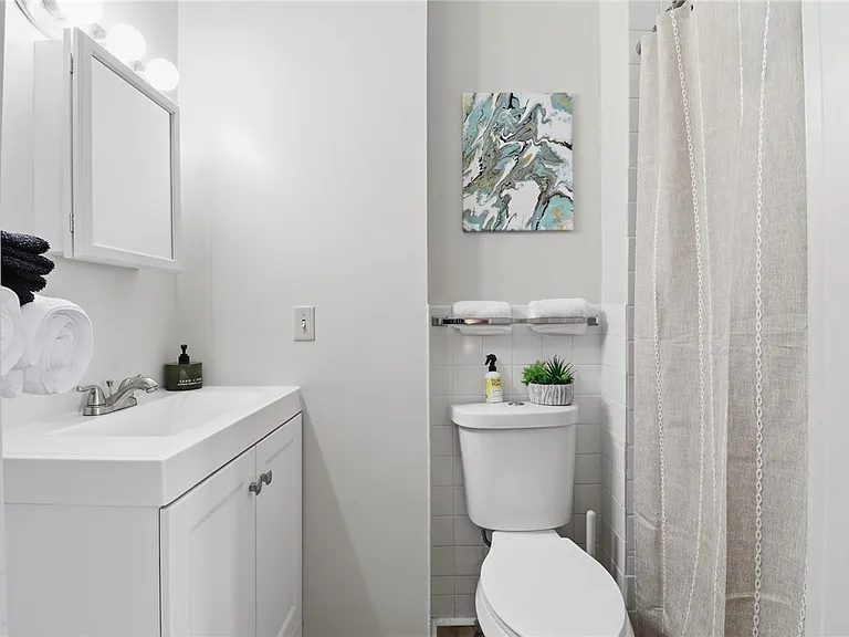 201 Pine St #102 — Photo 16