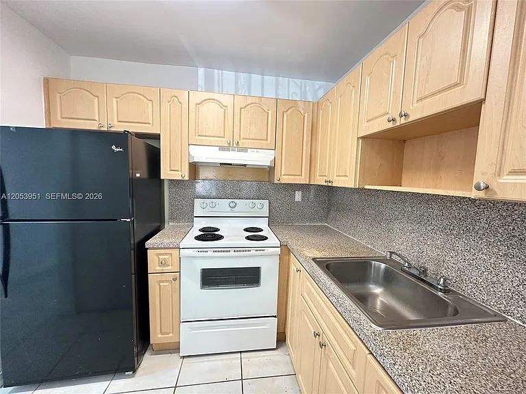 1008 NW 45th Ave #12 — Photo 6