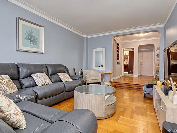 3rd image of 2191 Bolton Street #4H