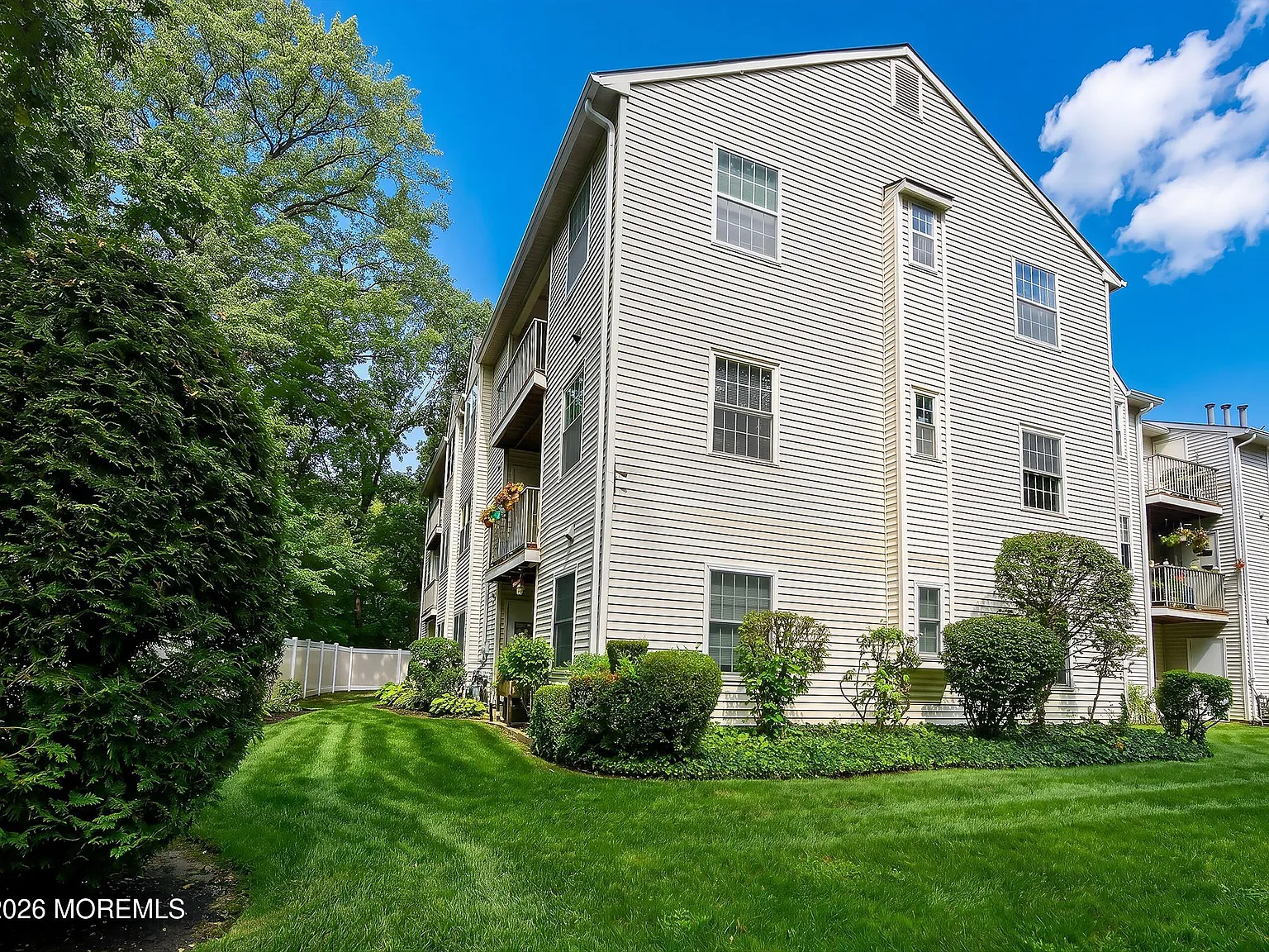 2 bed, 1126 sqft, $2,700 — Photo 3