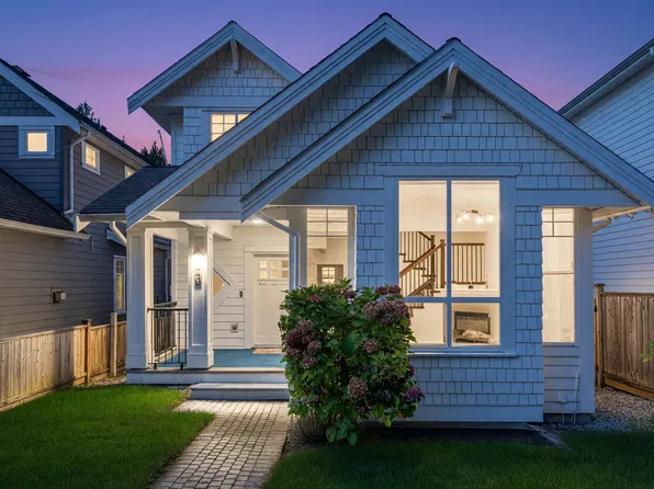 2411 George St, North Vancouver, BC V7P 2N4