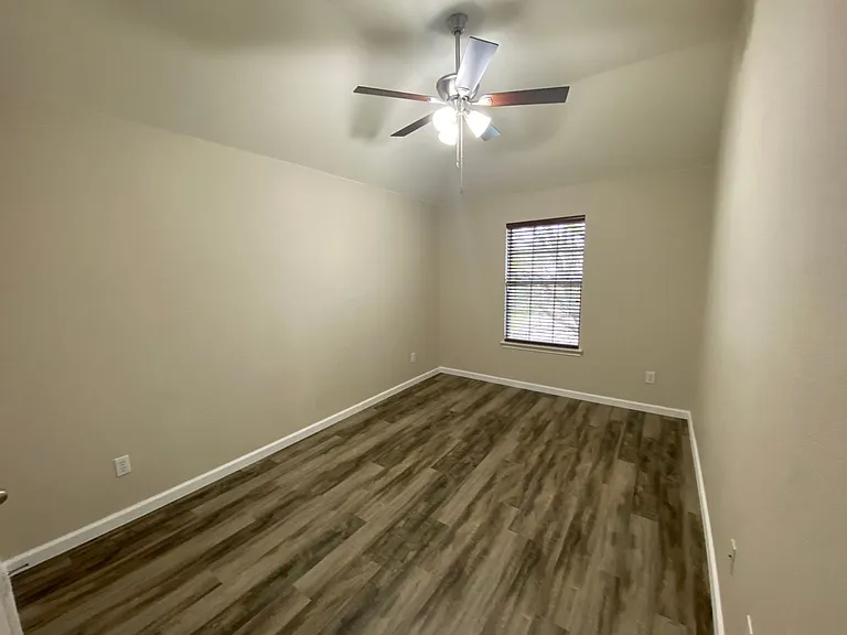 5668 Imperial Meadow Dr — Photo 33