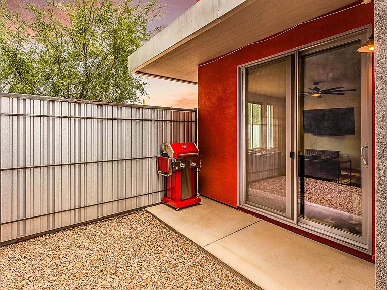 864 E Park Modern Dr — Photo 28