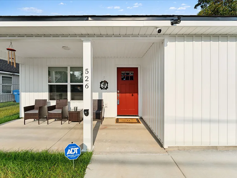 526 Camellia Ave — Photo 2