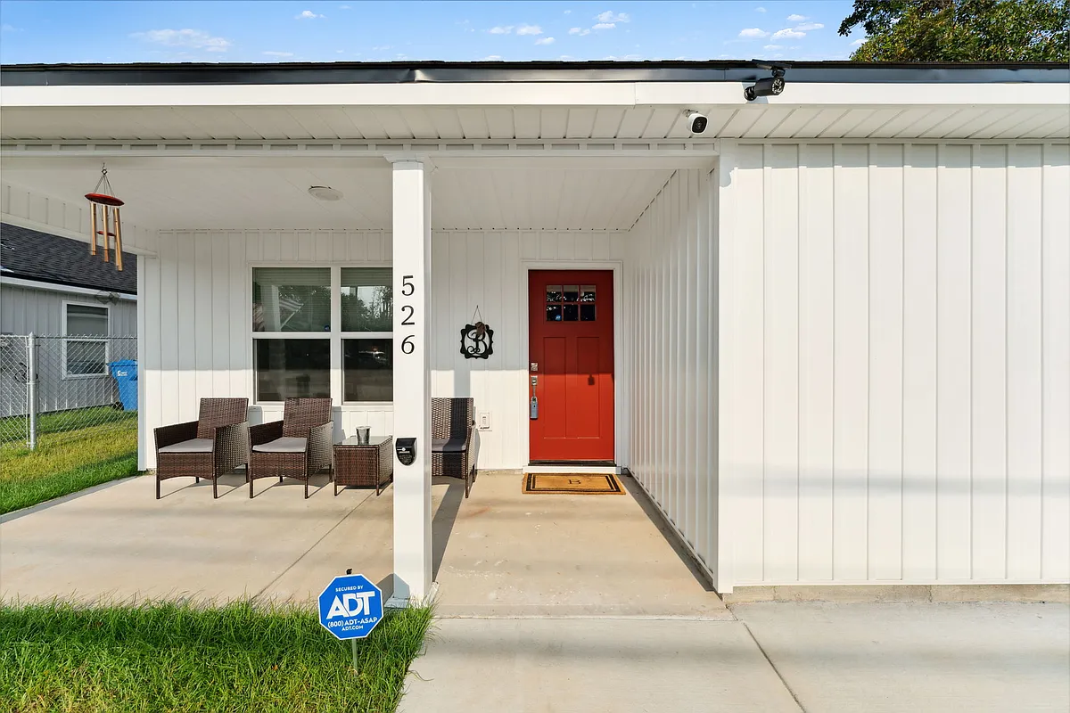 Building Photo - 526 Camellia Ave