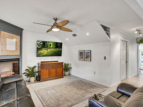 4th image of 8160 WENDOVER Road
