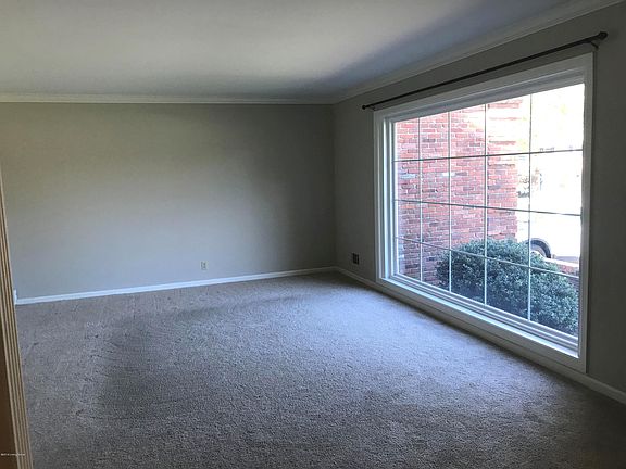 3rd image of 208 Kinnaird Ln