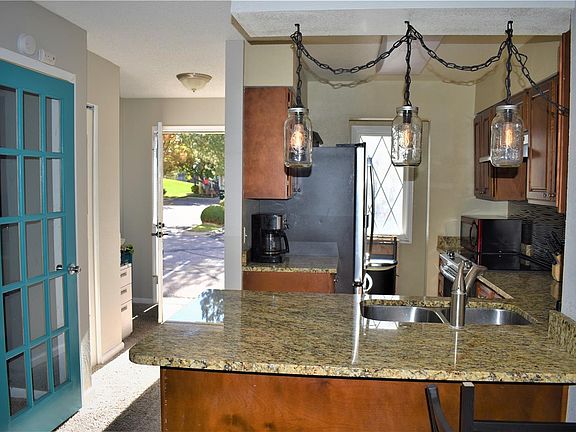 4th image of 9238 W Ontario Dr