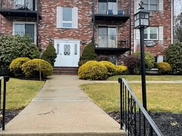 25 Pine St Unit D, Canton, MA 02021