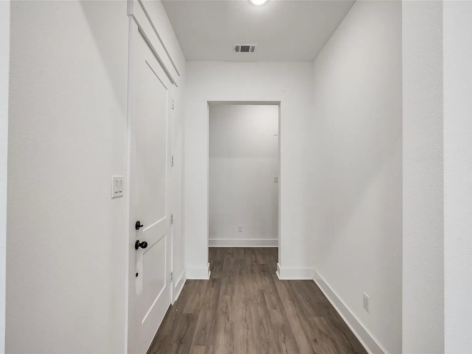 3 bed, 2.5 bath, 1774 sqft, $2,500 — Photo 3