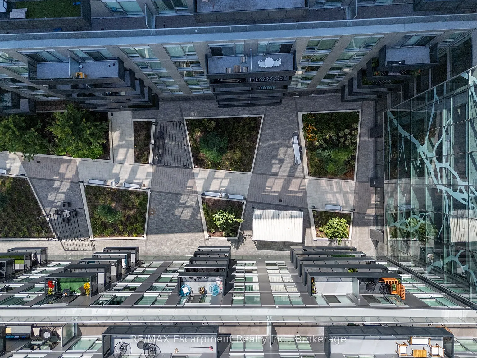 2 bed, $4,000 — Photo 4