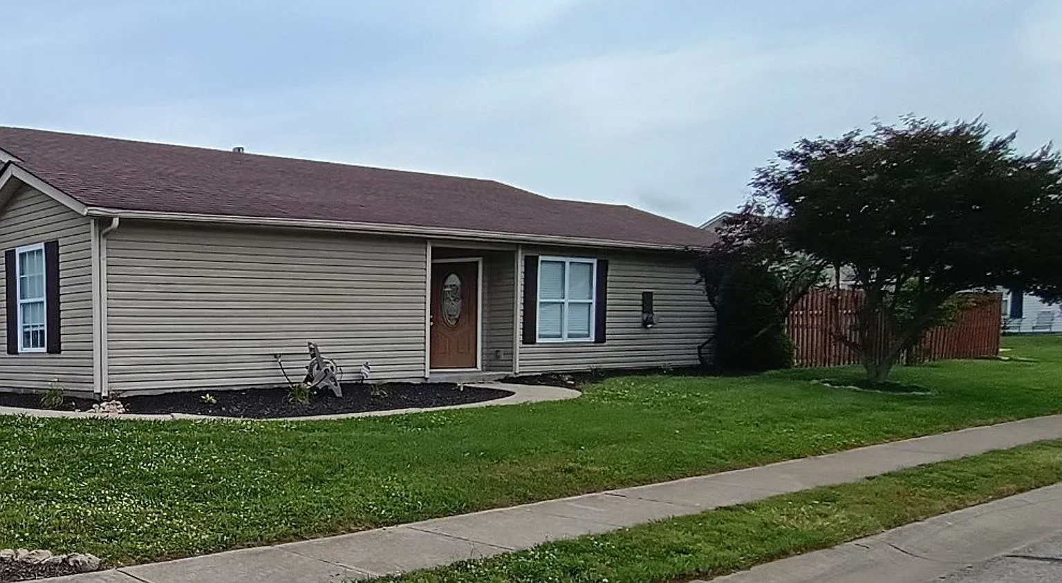 Freshly Renovated Home With Man Cave In Trenton OH — Photo 1