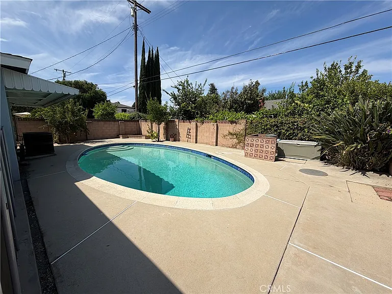 6621 Whitman Ave — Photo 20