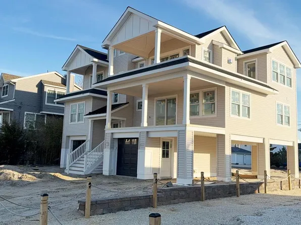 354 W 11th St, Ship Bottom, NJ 08008