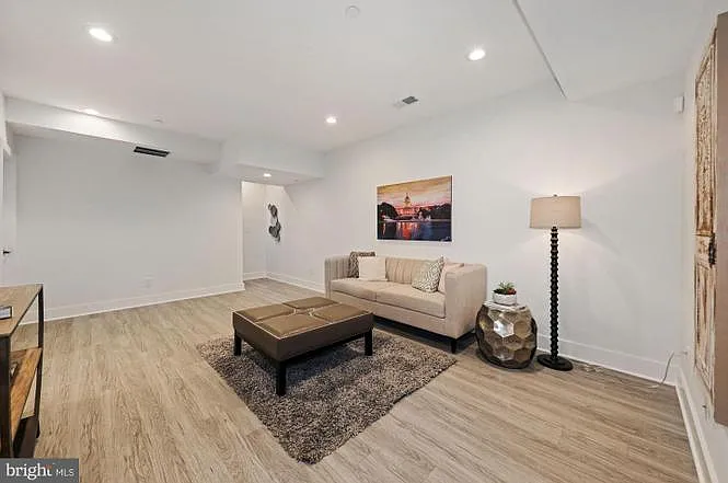 1909 Capitol Ave NE #1 — Photo 12