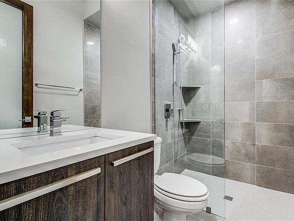 4th image of 710 Lismore Dr