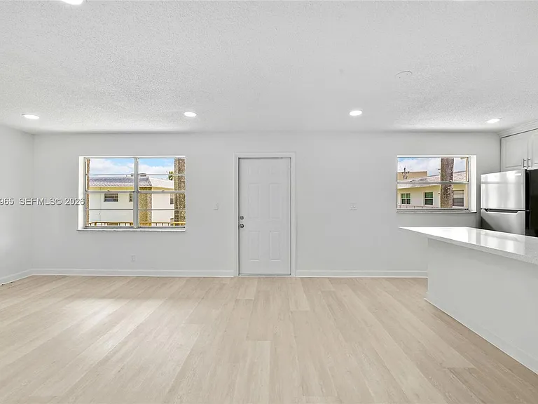 6211 SW 37th St #212 — Photo 4