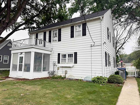 4th image of 1606 N Grand Ave