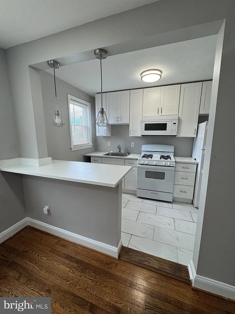 2 bed, 1.0 bath, 1098 sqft, $1,350 — Photo 1