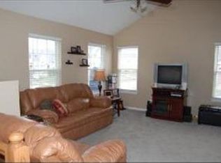 900 Galway Ln, Hampshire, IL 60140