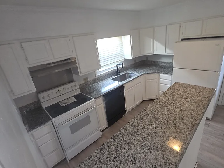 1805 Curry St — Photo 9