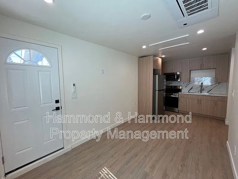 1 bed, 1.0 bath, 410 sqft, $2,295 — Photo 3